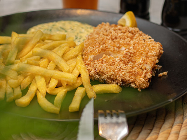 La Cabane - Brasserie Maison Fish and chips de lieu, sauce tartare